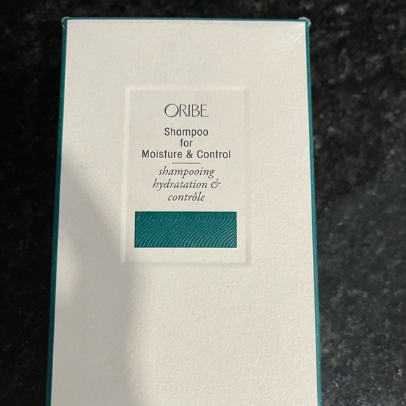 Oribe
Shampoo for Moisture & Control - Picture 2 of 4